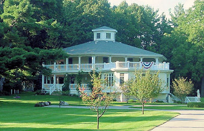 Pentwater's Hexagon House B&B